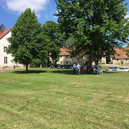 לינה וארוחת בוקר Kloster Hedersleben